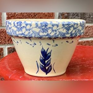 Vintage Robinson Ransbottom Roseville Ohio Wheat Blue Spongeware Mixing Bowl